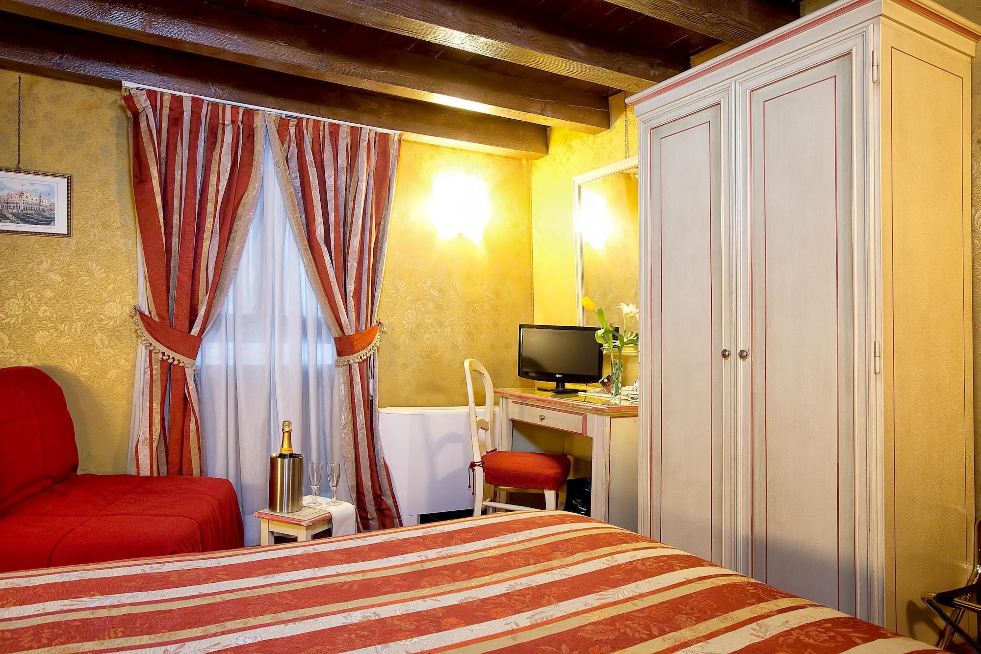 Ca' San Polo Pensión 3*